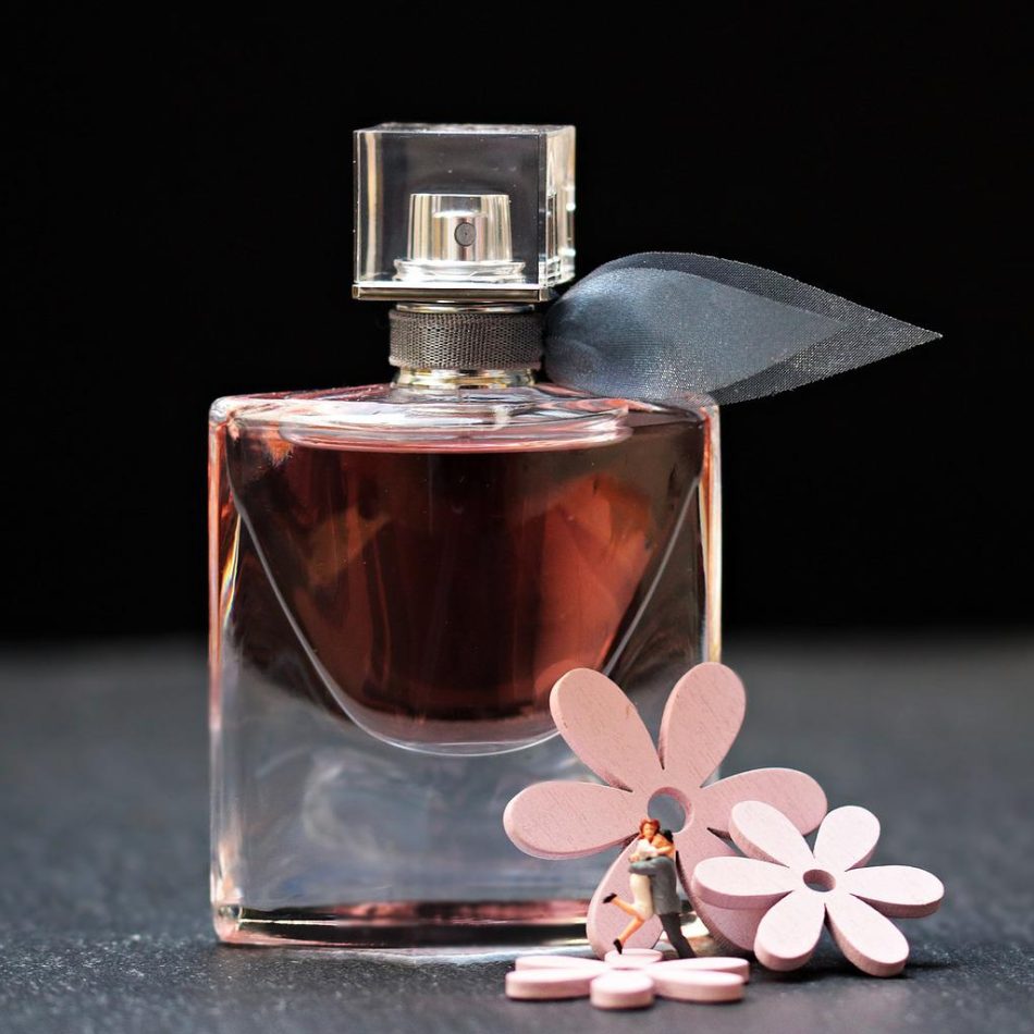 perfume, flacon, glass bottle-2142824.jpg